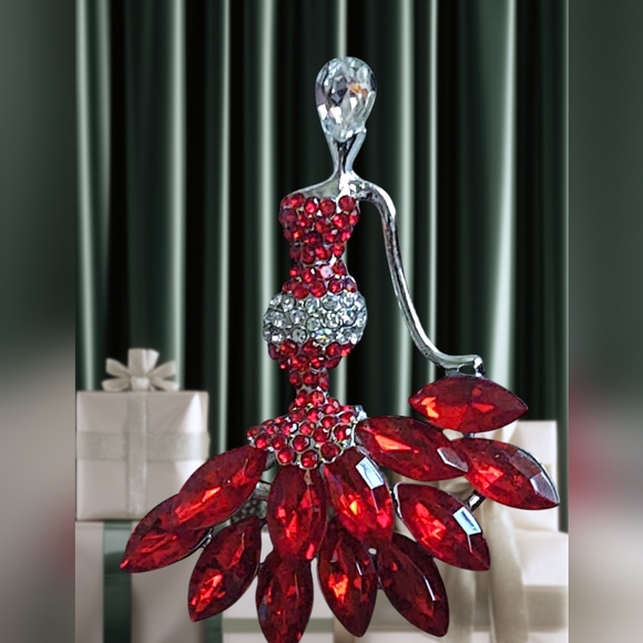 Jewelry - Elegant Red and Silver Brooch